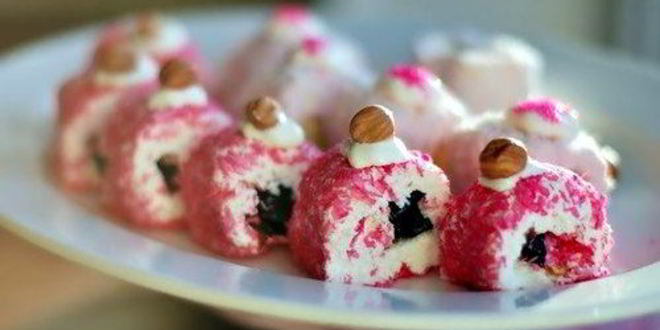 Рецепт творожных роллов с медом и фруктами