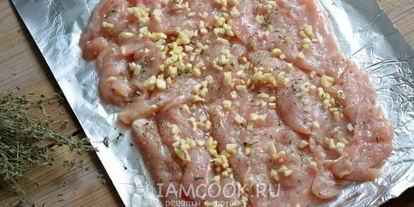 Шаг 5: куриного рулета, запеченного в фольге