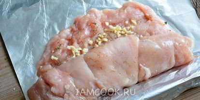 Шаг 6: куриного рулета, запеченного в фольге