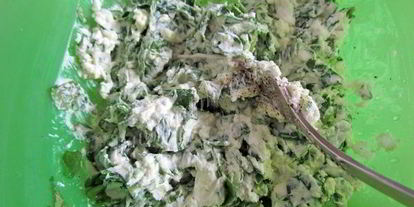 Шаг 6: куриных рулетиков с брынзой и шпинатом