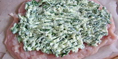 Шаг 7: куриных рулетиков с брынзой и шпинатом