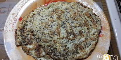 Шаг 5: рулета из кролика с омлетом и ананасом