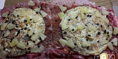 Шаг 7: рулета из кролика с омлетом и ананасом