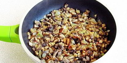 Шаг 4: рулета из курицы и грибов в слоеном тесте