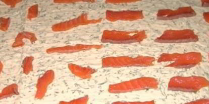 Шаг 4: рулета из лаваша с красной рыбой