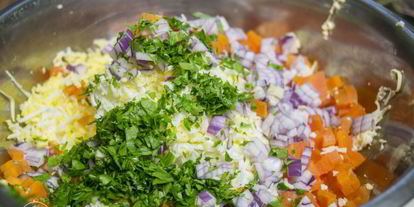 Шаг 2: рулета из сельди с яйцом