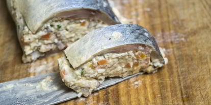 Шаг 9: рулета из сельди с яйцом