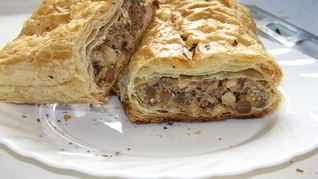 Рецепт Рулета из слоеного бездрожжевого теста