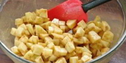 Шаг 1: рулета из слоеного теста с яблоками