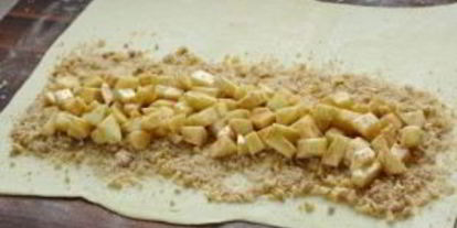 Шаг 3: рулета из слоеного теста с яблоками