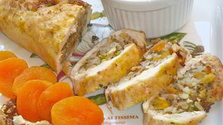 Рецепт Рулета из цыпленка и кураги в винном соусе