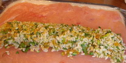 Шаг 3: рулета из цыпленка и кураги в винном соусе