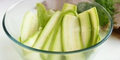 Шаг 1: рулетиков из кабачков с курицей пальчики