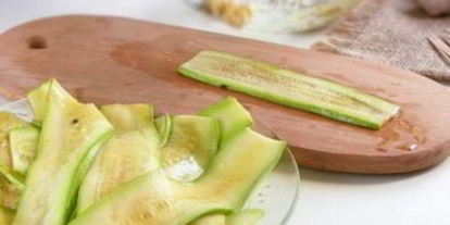 Шаг 2: рулетиков из кабачков с курицей пальчики