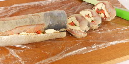 Шаг 5: рулетиков из сельди с плавленным сыром