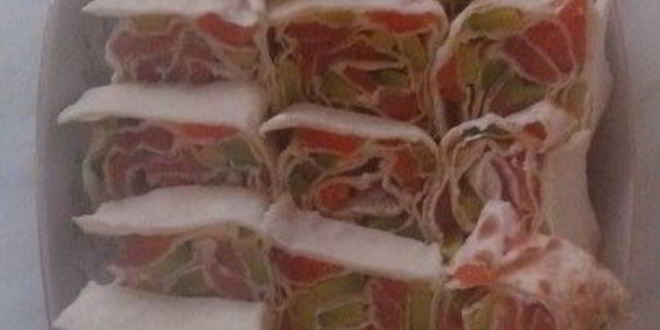 Рецепт Рулетиков с красной рыбой и авокадо