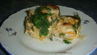 Рецепт Рулетиков с начинкой под сметанным соусом