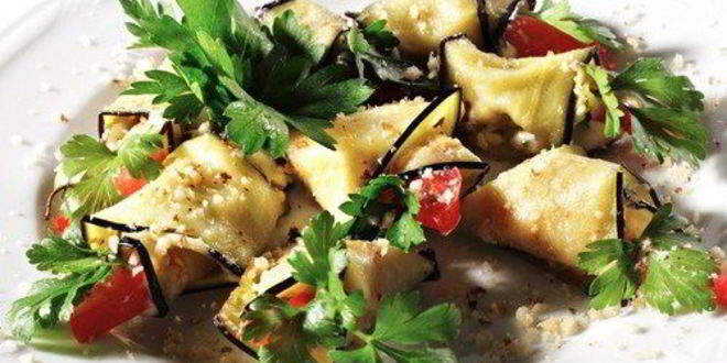 Рецепт Рулетов из баклажанов с вялеными томатами, прошутто и моцареллой