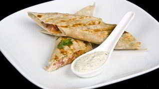 Рецепт Рулетов из лосося, рикотты и зелени