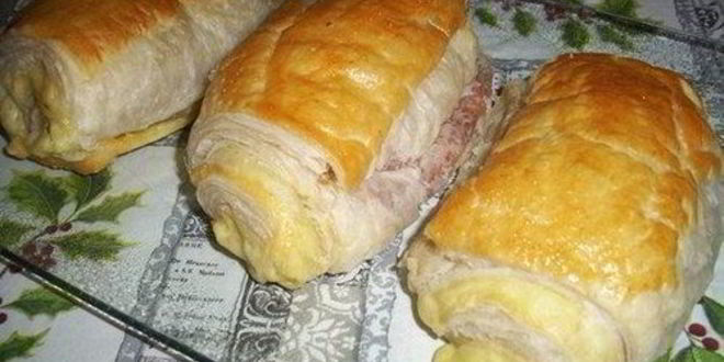 Рецепт рулетов слоеных с салями и сыром