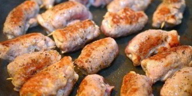 Рецепт свиных рулетиков с чесноком и сыром