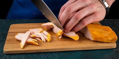 Шаг 1: сырных рулетиков с копченой курицей