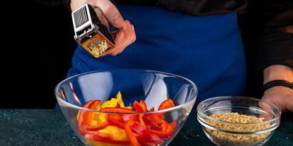 Шаг 4: сырных рулетиков с копченой курицей