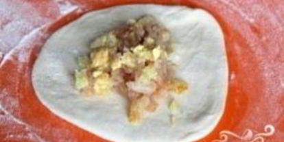 Шаг 2: самсы с курицей и сыром