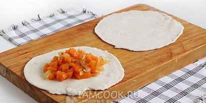 Шаг 9: самсы с тыквой на готовом слоеном тесте