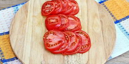 Шаг 2: шаурмы с колбасой