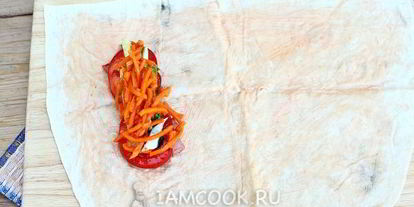 Шаг 8: шаурмы с колбасой