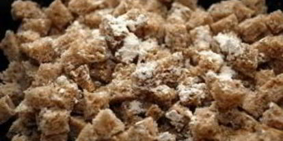 Шаг 4: сухариков на сковороде