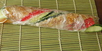 Шаг 18: радужных суш с крабовыми палочками