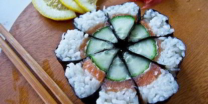 Шаг 6: суш-ролла огуречный цветок