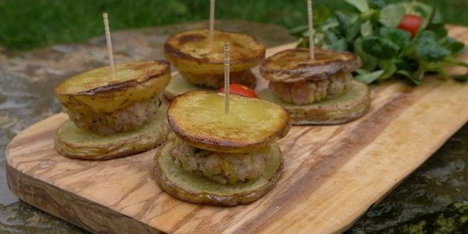 Рецепт картофельных мини-сэндвичей с котлеткой из ягнятины