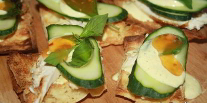 Шаг 7: хрустящих сэндвичей с запеченной куриной грудкой и пряным соусом с карри и кориандром