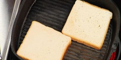 Шаг 1: клубного сэндвича с куриным филе, яйцом и беконом