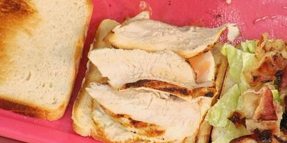 Шаг 4: клубного сэндвича с куриным филе, яйцом и беконом