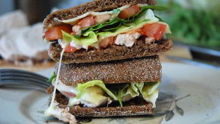 Рецепт Сэндвича с индейкой, сыром и рукколой