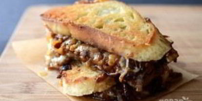 Шаг 10: сэндвича с карамелизированным луком