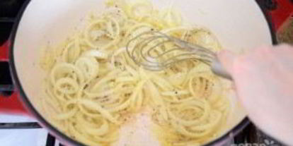 Шаг 3: сэндвича с карамелизированным луком