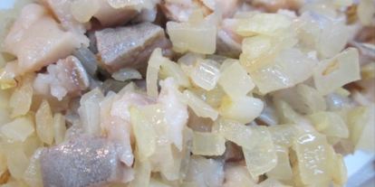 Шаг 1: сэндвича с мороженым из сельди и маринованным луком