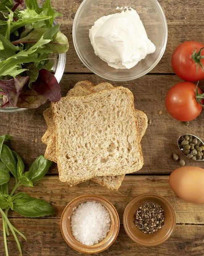 Рецепт сэндвича с помидорами и пряным яичным кремом