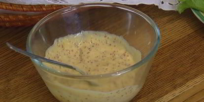 Шаг 3: сэндвича с рыбого в кляре и листьями салаты