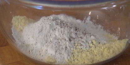 Шаг 4: сэндвича с рыбого в кляре и листьями салаты