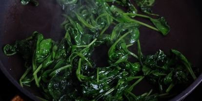 Шаг 1: сэндвича с шпинатом, творожным сыром и перепелиным яйцом