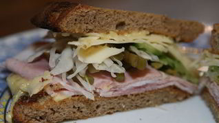 Рецепт Сэндвича с ветчиной, соленьями и сыром