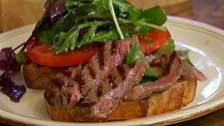 Рецепт Сэндвича со стейком, помидором и авокадо