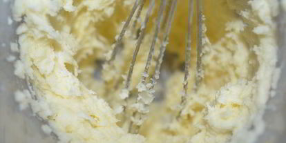 Шаг 10: сэндвича виктории с клубничныма джемома и сливочныма кремома