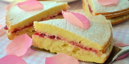 Шаг 14: сэндвича виктории с клубничныма джемома и сливочныма кремома